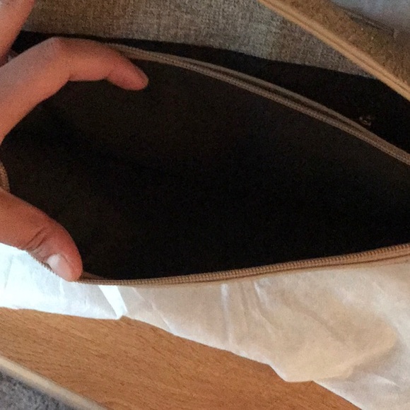 NWT Envelope Clutch Wristlet Gold Chain & Tassel - Picture 4 of 4